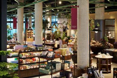 와인과 위스키, 과일 등 식음료와 생활용품을 판매하는 ‘모비딕 마켓’.