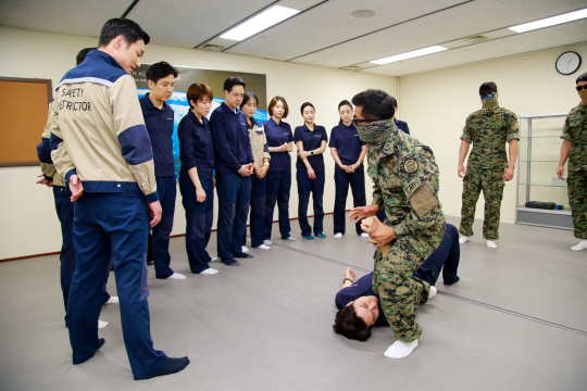 아시아나항공 보안교관 훈련 장면. 아시아나제공