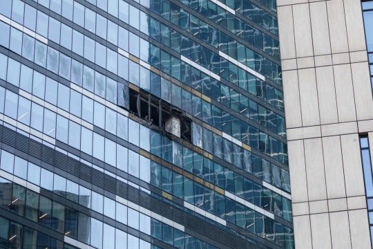 드론 공격을 받아 파손된 러시아 모스크바의 한 빌딩. 신화통신 연합뉴스