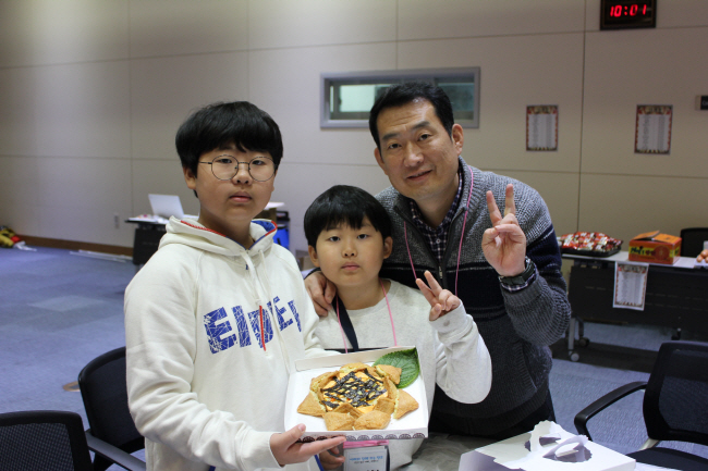 그룹 연수원인 경기 안성시 LS미래원에서 개최된 아빠 캠프에 참가한 LS임직원 가족. LS그룹 제공