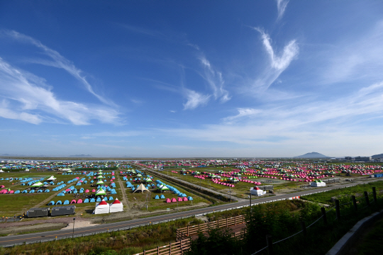 폭염에 그늘이 없어 온열 질환자가 속출하고 있다. 문호남 기자