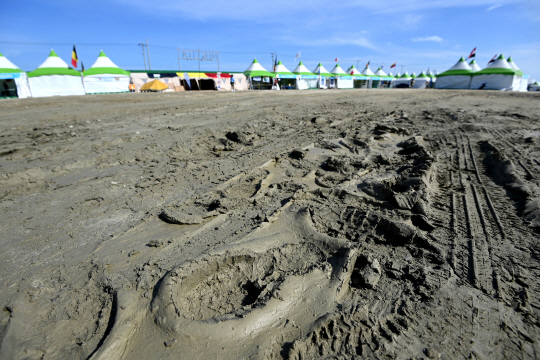 잼버리 행사장이 지난 폭우로 진흙밭으로 변해 있다. 문호남 기자