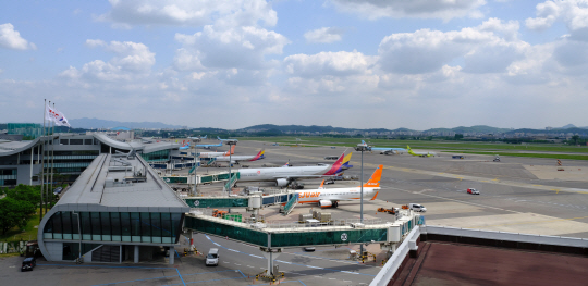 김포국제공항 계류장 전경. 한국공항공사 제공