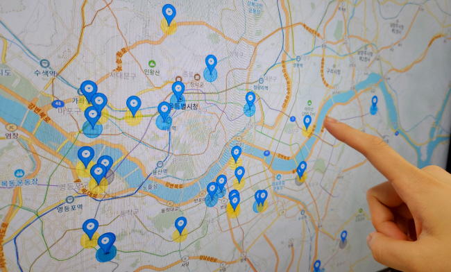 온라인 공간에 살인 예고 글 등이 잇따라 올라오고 있는 가운데 11일 오전 한 인터넷 사이트에 예고 장소가 표시돼 있다.  곽성호 기자