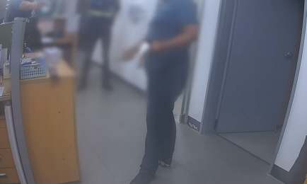 경찰청이 유튜브를 통해 공개한 안산 파출소 흉기 소동 피의자. 경찰청.