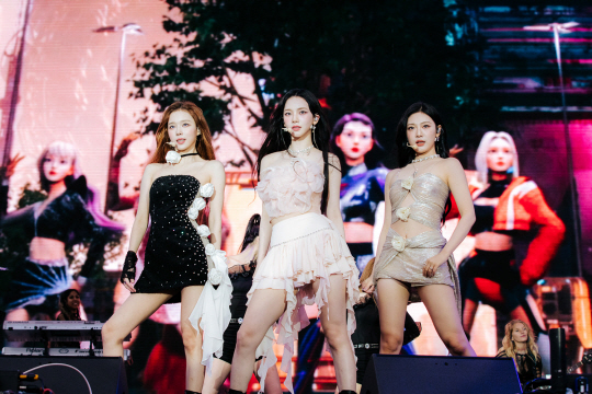 에스파 ‘아웃사이드 랜즈 페스티벌’ 참여