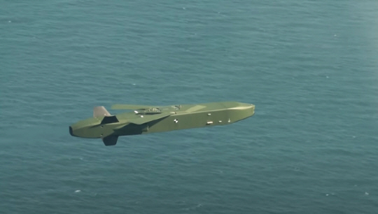 타우러스 미사일이 실사격 훈련에서 저공으로 목표물을 향해 날아가고 있다. 공군 유튜브