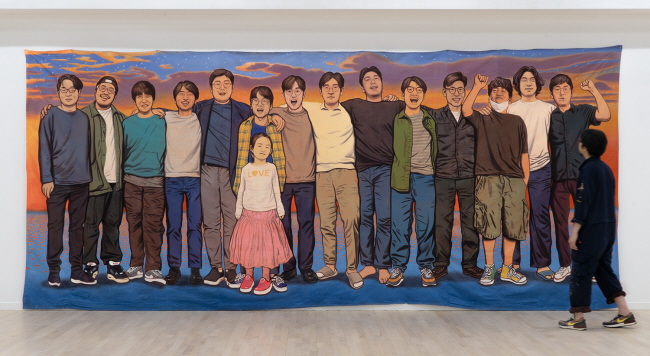 이우성, 해질녘 노을빛과 친구들, 2023, 자투리로 만든 천에 아크릴릭 구아슈 Acrylic gouache on a quilted cloth, 260×600㎝. 학고재 제공