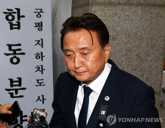 충북 청주시 오송 지하차도 희생자 합동분향소 찾은 김영환 충북지사. 연합뉴스