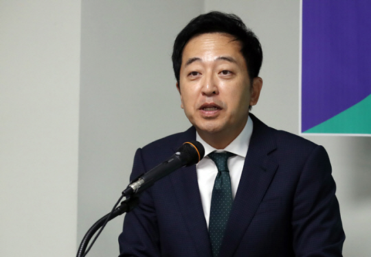 금태섭 전 의원이 지난 13일 오후 서울 여의도 국회 의원회관에서 열린 다른 미래를 위한 성찰과 모색 포럼 ‘제2회 복합위기 시대, 한국정치의 돌파구는?’ 에서 인사말을 하고 있다. 뉴시스