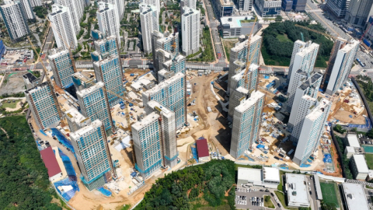 지난 4월 지하주차장 붕괴 사고가 발생한 GS건설의 인천 검단 아파트 현장. 연합뉴스 자료사진