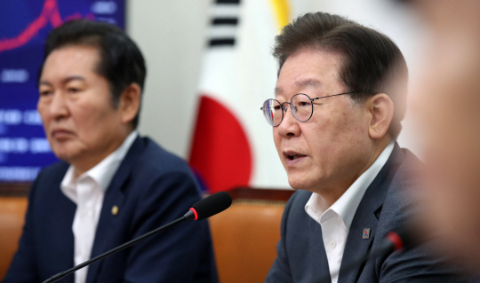이재명 더불어민주당 대표가 28일 오전 서울 여의도 국회에서 열린 최고위원회의에서 발언하고 있다. 뉴시스
