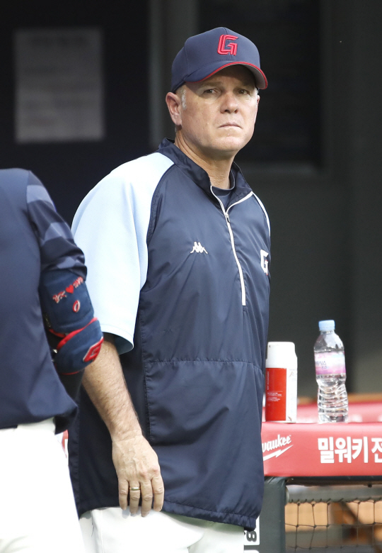 롯데의 래리 서튼 감독.뉴시스