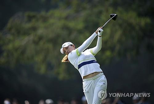 고진영의 힘찬 티샷.[AP=연합뉴스]