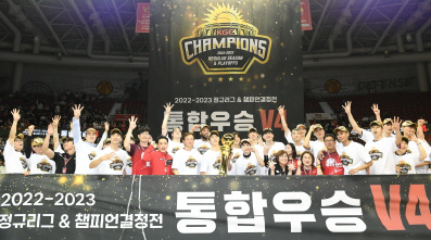 지난 시즌 우승을 차지한 KGC 남자 프로농구단. KBL 제공