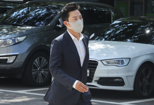 안성현 씨가 1일 서울 양천구 서울남부지방법원에서 열린 구속 전 피의자 심문(영장실질심사)에 출석하고 있다. 연합뉴스