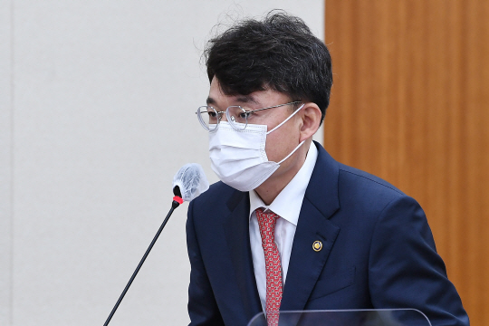 박성근 국무총리비서실장이 2022년 10월 4일 국회에서 열린 정무위원회의 2022년도 국무조정실, 국무총리비서실 국정감사에서 인사말을 하고 있다. (공동취재사진) 뉴시스