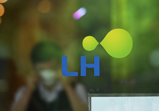 2023년 8월 29일 압수수색이 진행중인 경기도 성남시 분당구 LH 경기남부지역본부 모습. 뉴시스