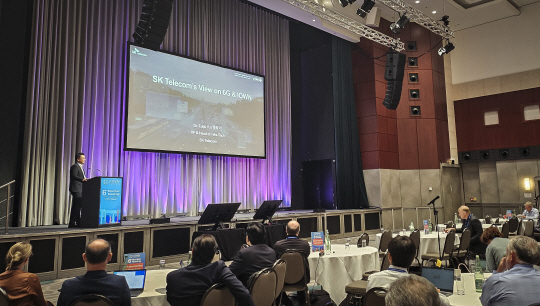 류탁기 SK텔레콤 인프라기술담당이 5일(현지시간) 독일 뮌헨에서 열린 아이온 글로벌 포럼의 기조연설을 진행하고 있다. SK텔레콤 제공