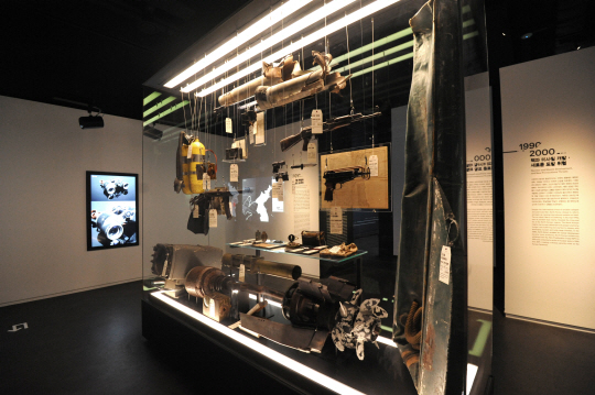 서울 용산 전쟁기념관 3층 ‘북한의 군사도발실’ 상설전시 내부 모습. 전쟁기념관 제공