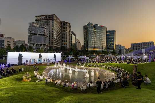 이달 1일 열린송현녹지광장에서 열린 제4회 도시건축비엔날레 개막식. 서울시청 제공