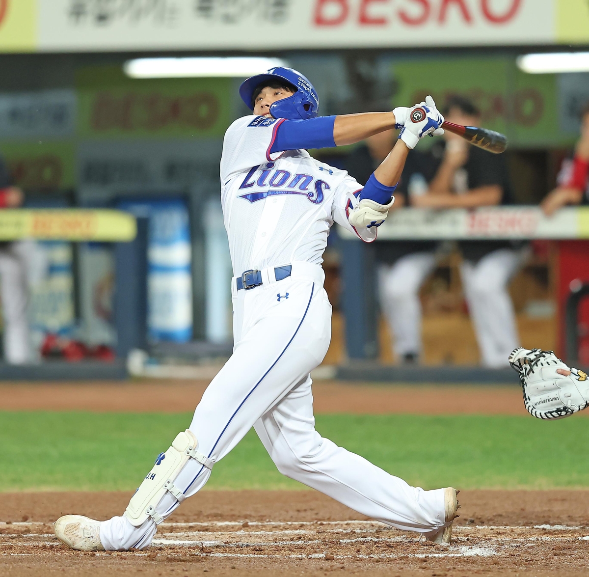 (서울=연합뉴스) 삼성 이재현이 12일 대구 삼성 라이온즈 파크에서 열린 KIA 타이거즈와의 홈 경기, 8회말에 결승 솔로포를 터뜨리고 있다. [삼성 라이온즈 제공. 재판매 및 DB금지]