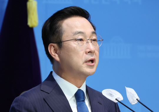 박성준 민주당 대변인. 연합뉴스