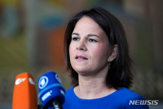 중국은 18일 시진핑 중국 국가주석을 ‘독재자’라고 부른 아날레나 베어보크 독일 외무장관의 발언은 "정치적 도발"이라면서 항의했다고 밝혔다. 사진은 지난 6월 노르웨이 오슬로에서 베어보크 장관의 나토 외무장관 회의 참석 모습. AP뉴시스