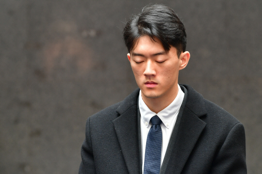 전두환 전 대통령 손자 전우원 씨가 지난 3월 31일 오전 광주 5·18기념문화센터에서 사죄 기자회견을 하고 있다. 뉴시스