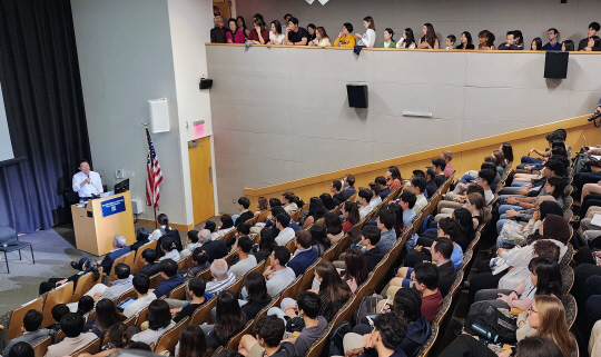 오세훈 서울시장은 21일(현지시간) 미국 예일대에서 ‘약자와 동행하는 글로벌 도시 서울’을 주제로 특강에 나섰다. 서울시청 제공