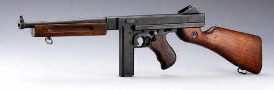 M1A1 톰슨 기관단총. 1920년대부터 미국에서 생산된 기관단총으로. 영화 ‘암살’에서 안옥윤(전지현)과 추상옥(조진웅)이 해당 모델의 개량 전 버전을 사용했다. 국립대한민국임시정부기념관