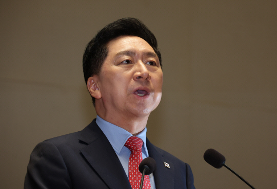 김기현 국민의힘 대표가 27일 국회에서 열린 의원총회에서 발언을 하고 있다. 연합뉴스
