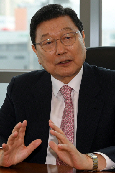 정덕구 니어재단 이사장. 문화일보 자료사진