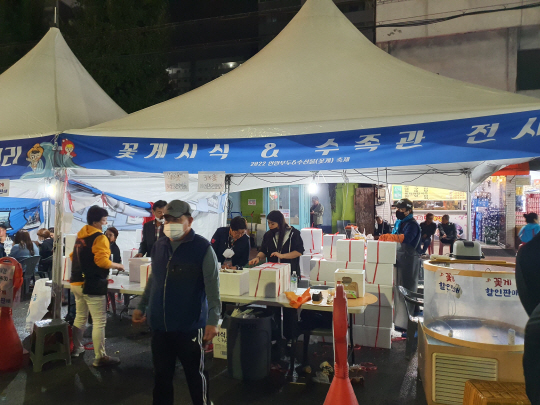 인천종합어시장 꽃게 직거래 장터 모습. 인천시청 제공