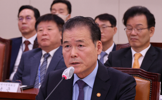 김영호 통일부 장관이 11일 국회 외교통일위원회 국정감사에서 답변하고 있다. 연합뉴스