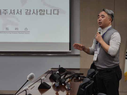 12일 오후 정부세종청사에서 열린 국가보훈부 주관 ‘2023년 제대군인 창업 경진대회’ 본선에서 예비역 육군 소령인 예비 창업자 조일현 대표가 사업 소재를 발표하고 있다. 국가보훈부 제공