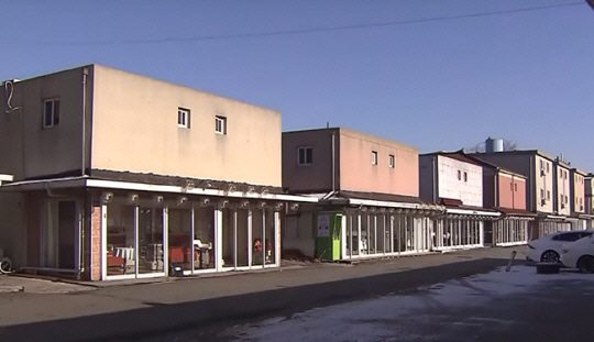 경기 파주시의 이른바 ‘용주골’ 거리 모습. 유튜브 캡처