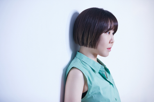 소설 ‘너라는 이름의 숲’의 아밀 작가. 허블 제공