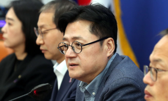 홍익표 더불어민주당 원내대표가 29일 오전 서울 여의도 국회에서 열린 2023 국정감사 평가 및 향후 대응방안 관련 기자간담회에서 발언을 하고 있다. 뉴시스
