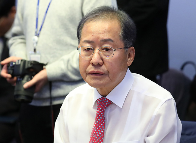 홍준표 대구시장이 30일 오후 국회 의원회관에서 열린 국민의힘-대구광역시 예산정책협의회에 참석해 있다. 뉴시스