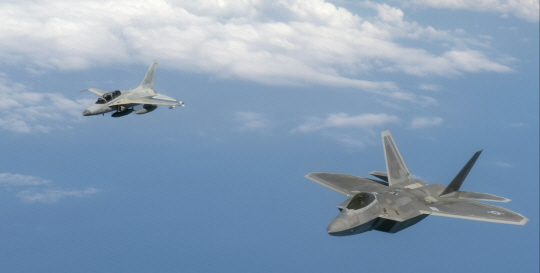국산 FA-50이 세계 최강 美 F-22 랩터를 격추”…이게 과연 실화일까? | 문화일보
