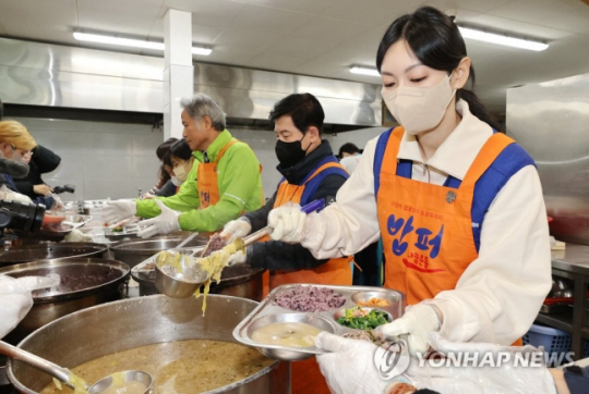 ‘밥퍼, 무료급식’ 봉사활동. 연합뉴스