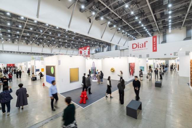 대구 엑스코에서 지난 2∼5일 열린 대구국제아트페어(Diaf) 전시 전경. Diaf 제공