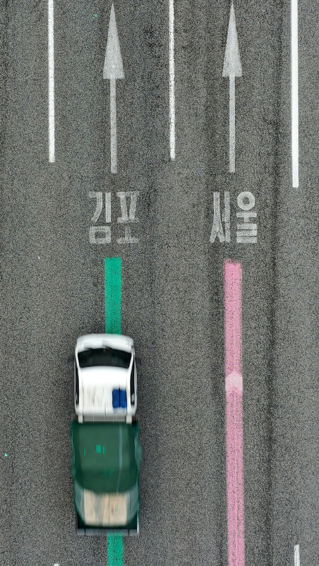 국민의힘이 경기 김포시를 서울로 편입하는 방안을 당론으로 추진하겠다고 밝힌 가운데, 서울과 인접한 하남·성남·광명·구리시 등 다른 서울 생활권 도시들도 편입 논의에 포함될지 관심이 집중되고 있다.  백동현 기자