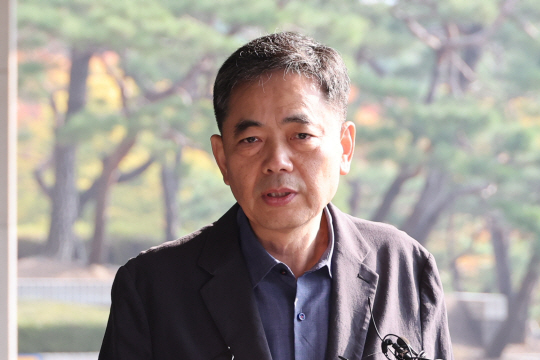 곽상도 전 국민의힘 의원이 지난달 25일 조사를 받기 위해 서울중앙지검으로 출석하고 있다. 연합뉴스