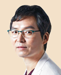 안진국(미술비평가)