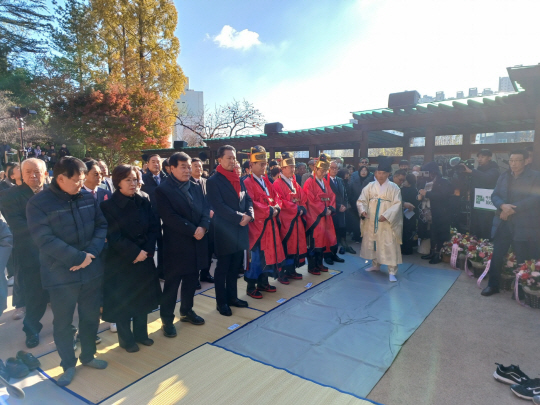 14일 경북 구미시 상모동 박정희 전 대통령 생가에서 박정희 대통령 탄신 106돌 숭모제가 열리고 있다. 구미=박천학 기자