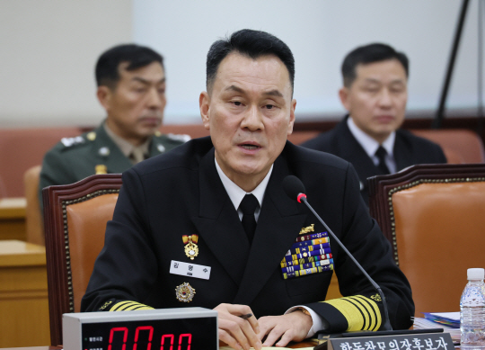 김명수 합참의장 후보자가 15일 국회에서 열린 인사청문회에서 의원 질의에 답변하고 있다. 연합뉴스