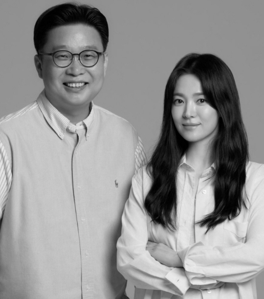 서경덕(왼쪽) 교수와 배우 송혜교. 서경덕 교수 제공