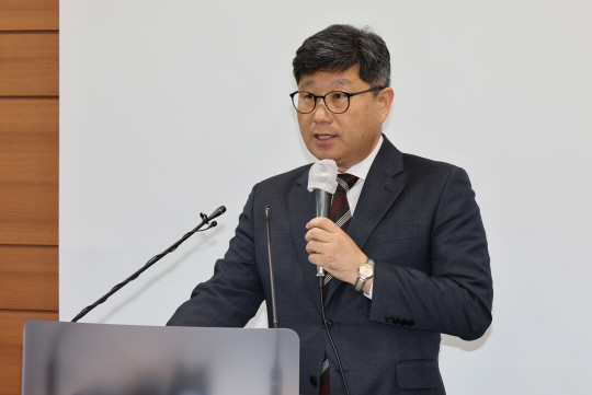 윤웅장 법무부 범죄예방국장이 20일 오전 서울 서초구 서울고검 기자실에서 ‘전자감독 피해자 보호 시스템’ 강화에 대해 설명하고 있다. 뉴시스